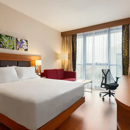 Ξενοδοχείο Hilton Garden 4*